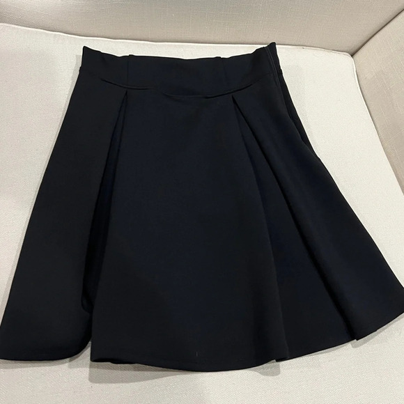 Abercrombie Little Black Dress with Cutout in back, size Small Preowned - Picture 5 of 7